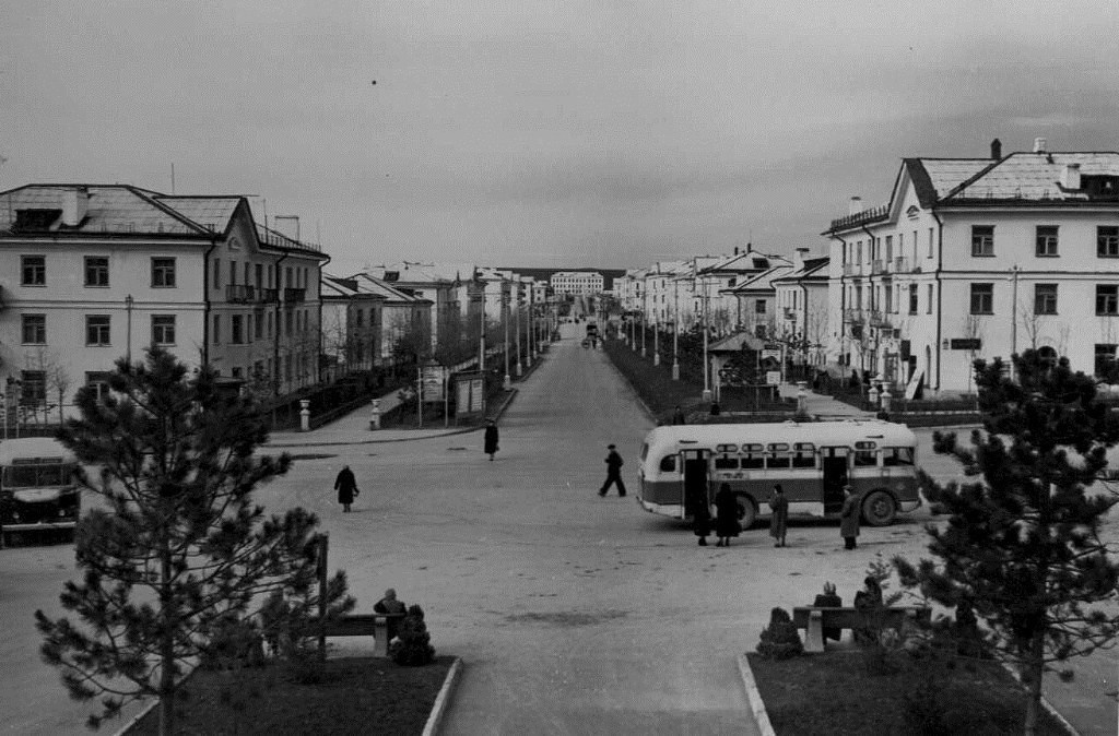 Площадь Победы. Фотоальбом истории города Лермонтов