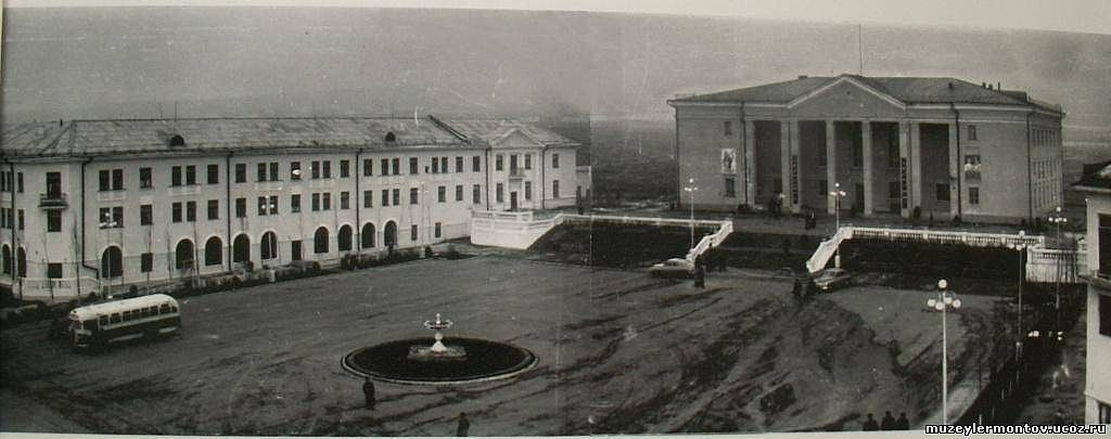 Площадь Ленина. Фотоальбом истории города Лермонтов