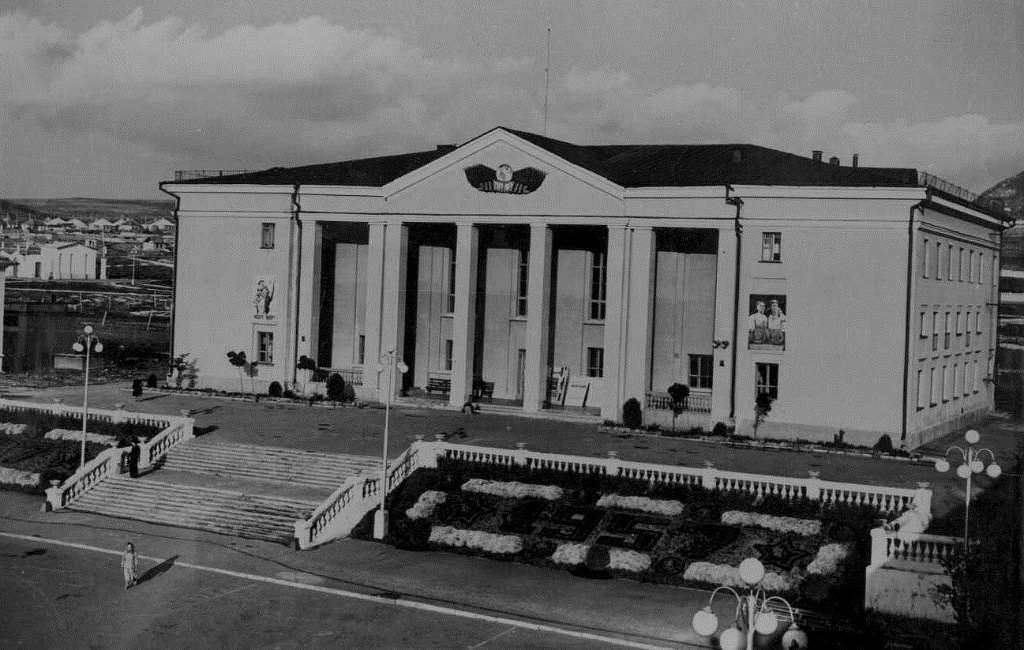 Площадь Ленина. Фотоальбом истории города Лермонтов