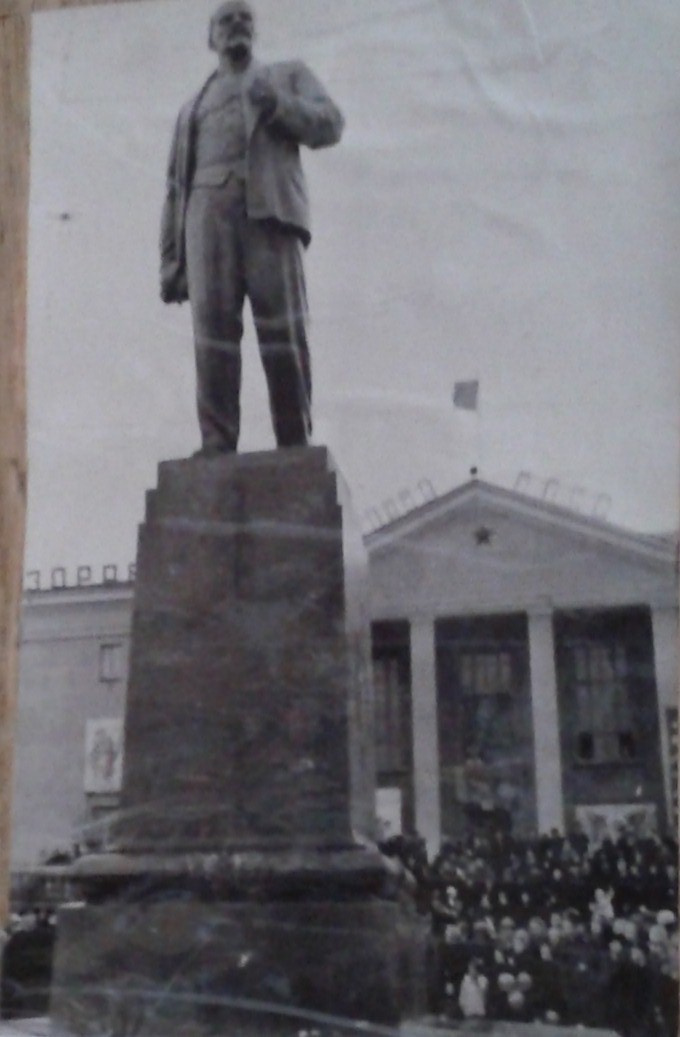 Площадь Ленина. Фотоальбом истории города Лермонтов