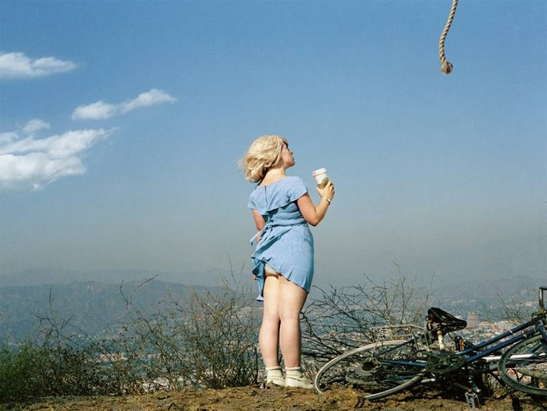 цветная фотография Алекс Прагер с ретро-эстетикой