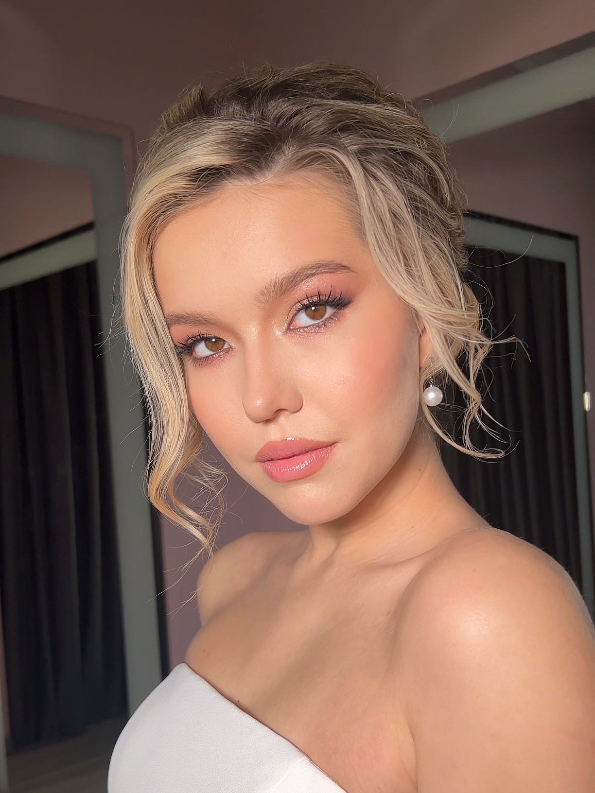 Собранные прически. Свадебный стилист по прическам и макияжу в Ростове-на-Дону Даниэла Дар