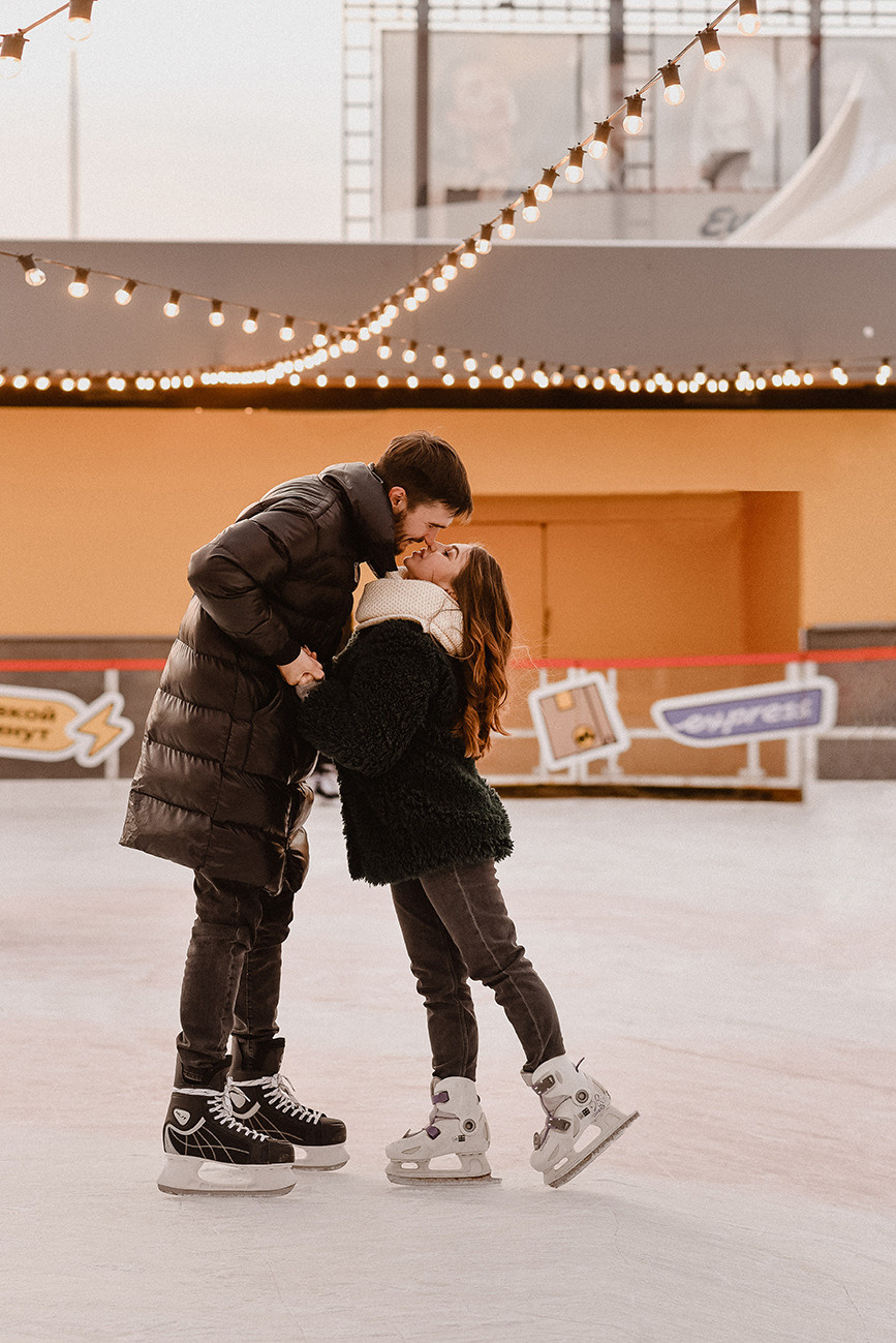 Вика и Максим на катке. Свадебный и семейный фотограф в Ростове-на-Дону Елена Сторожок