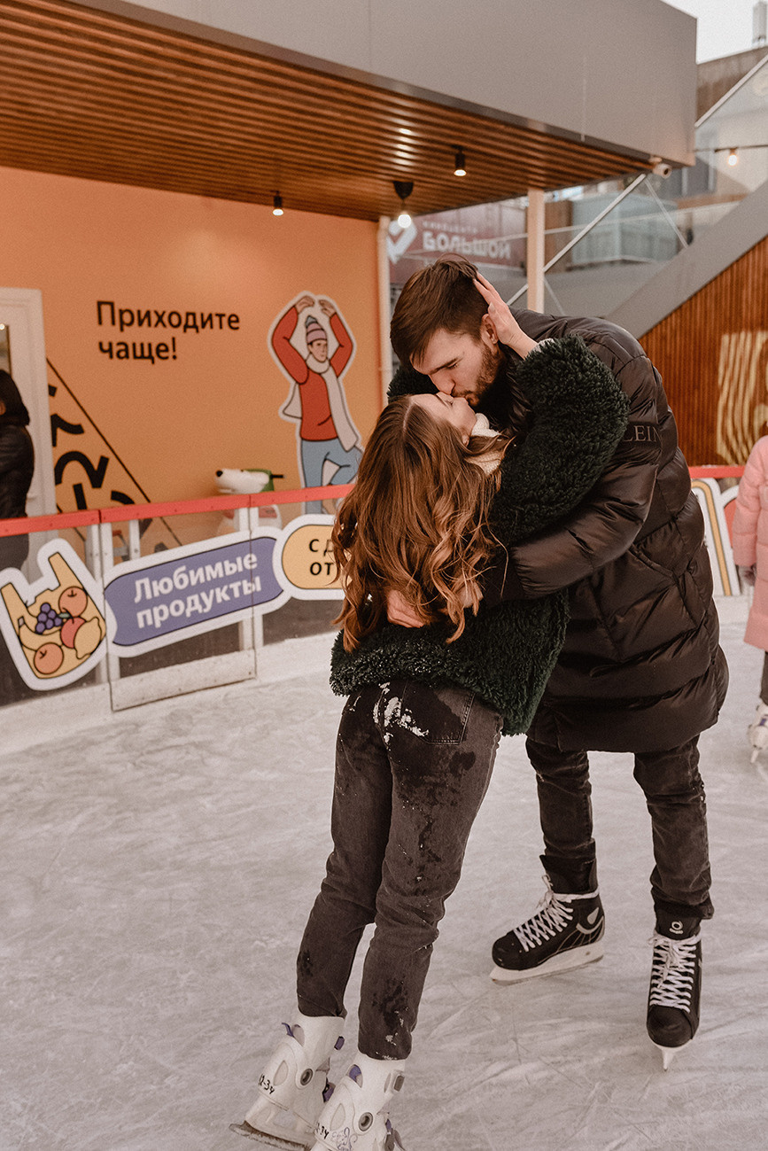 Вика и Максим на катке. Свадебный и семейный фотограф в Ростове-на-Дону Елена Сторожок