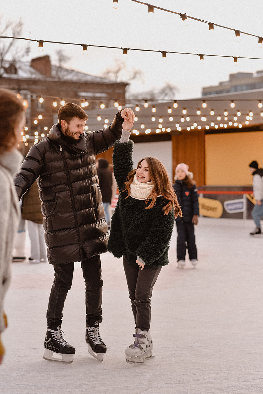 Вика и Максим на катке. Свадебный и семейный фотограф в Ростове-на-Дону Елена Сторожок
