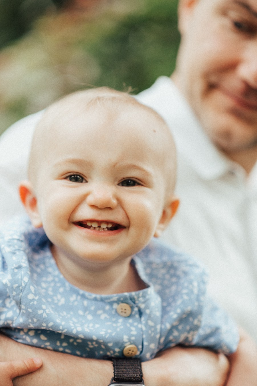 Коля, Ксюша, Саша, Андрей, Кира и бабушки | на даче