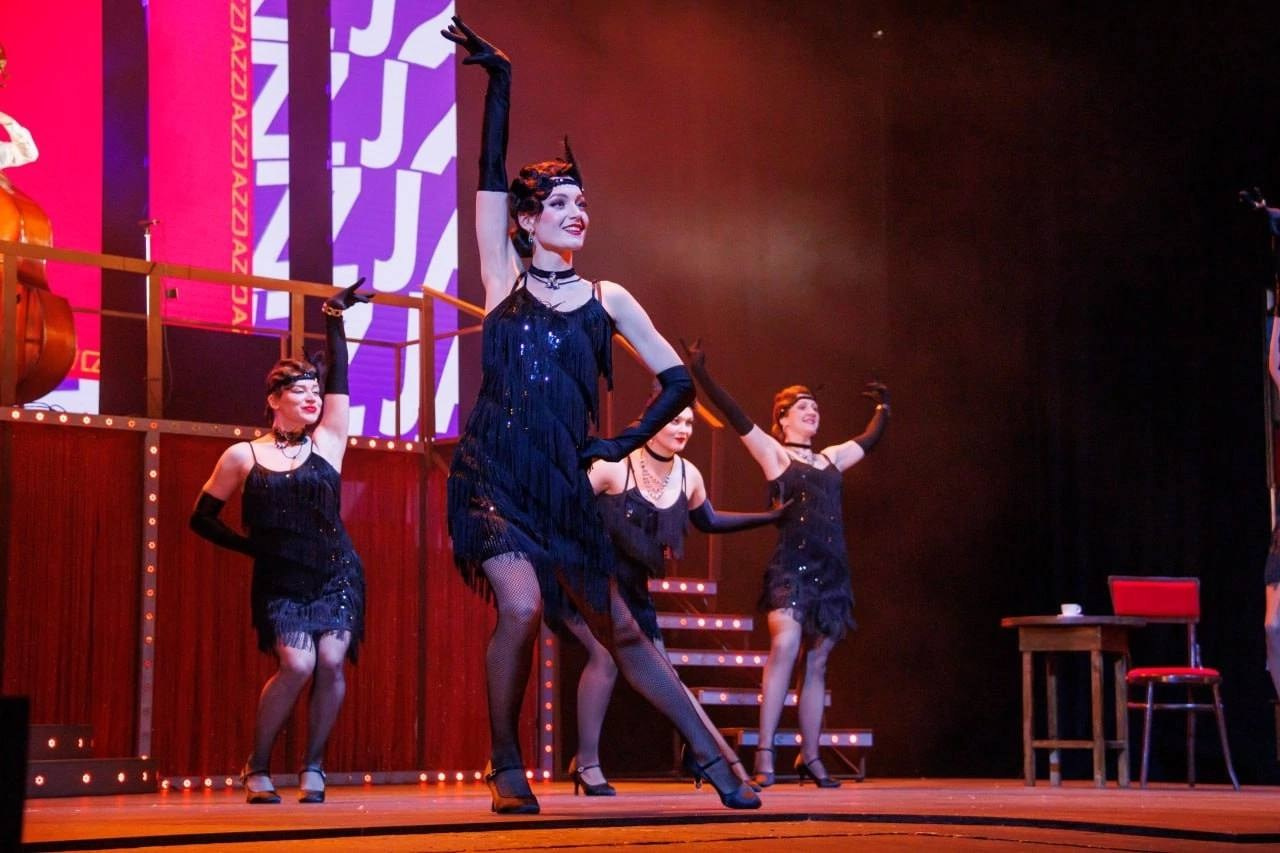 В ДЖАЗЕ ТОЛЬКО ДЕВУШКИ