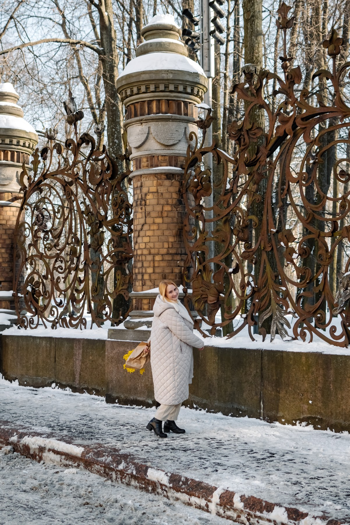 Прогулка с цветами по улицам и каналам. Свадебный и семейный фотограф в Санкт-Петербурге Елена Худякова