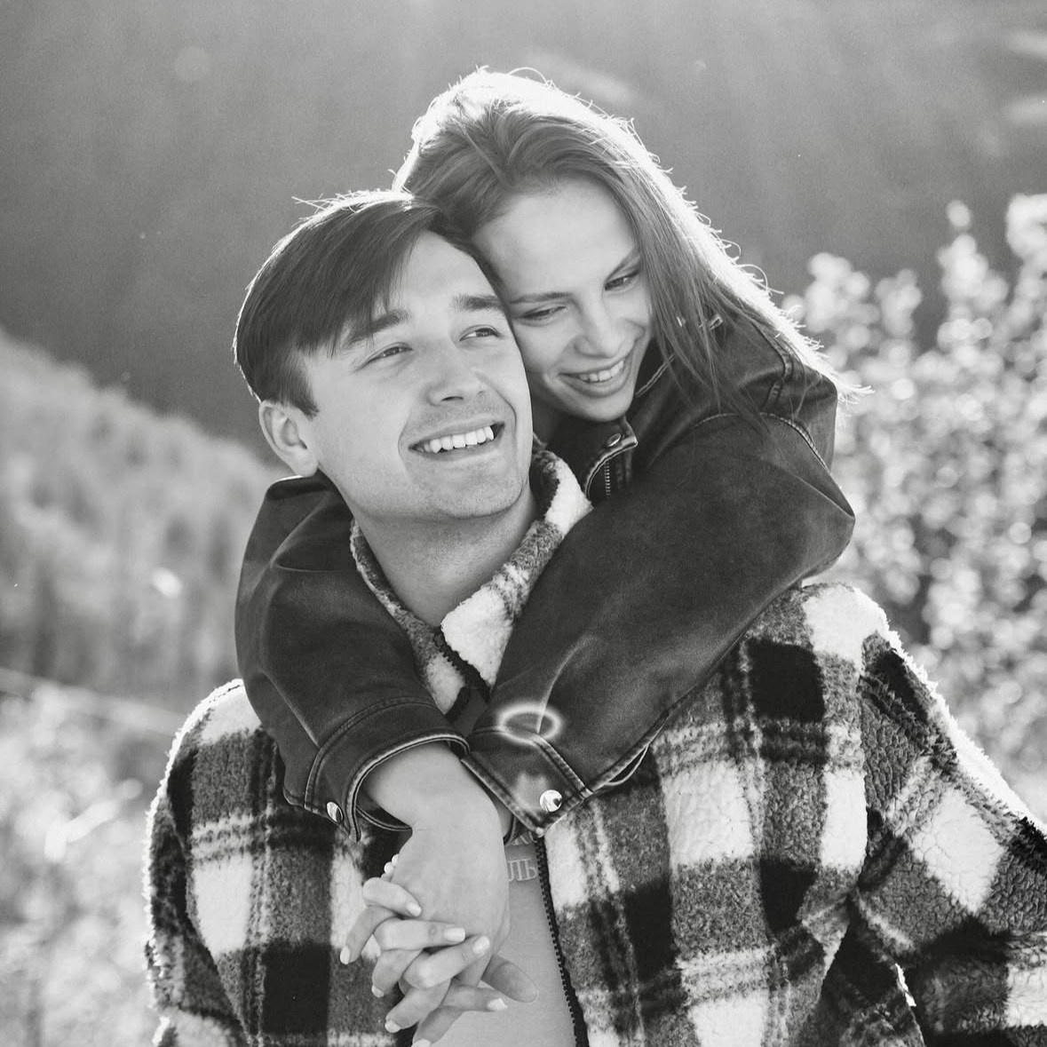 Авторские путешествия на красном кабриолете Lexus. Сочи, Адлер, Сириус, Красная Поляна, озеро Рица. Личный водитель и фотограф. Свадебный фотограф в Сочи и Адлере — Фотосессии на море и в горах | Виктор Рогулев