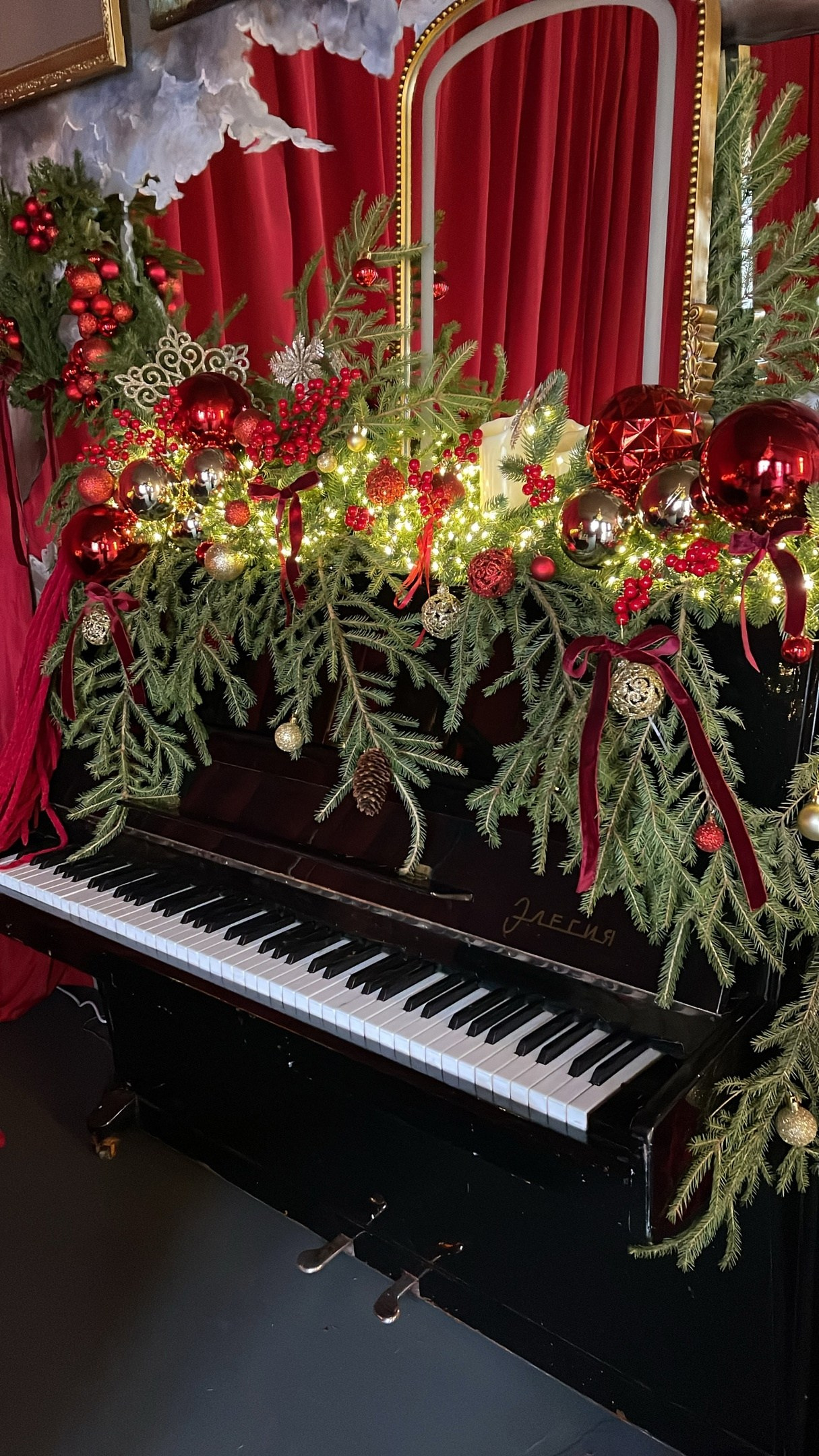 Новогодние фотостудии Екатеринбурга 2025. Фотограф в Екатеринбурге Артём Зайнетдинов