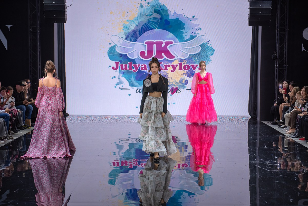SochiFashionWeek2024 дизайнер Юлия Крылова. Семейный и коммерческий фотограф в Сочи Александр Бодунов