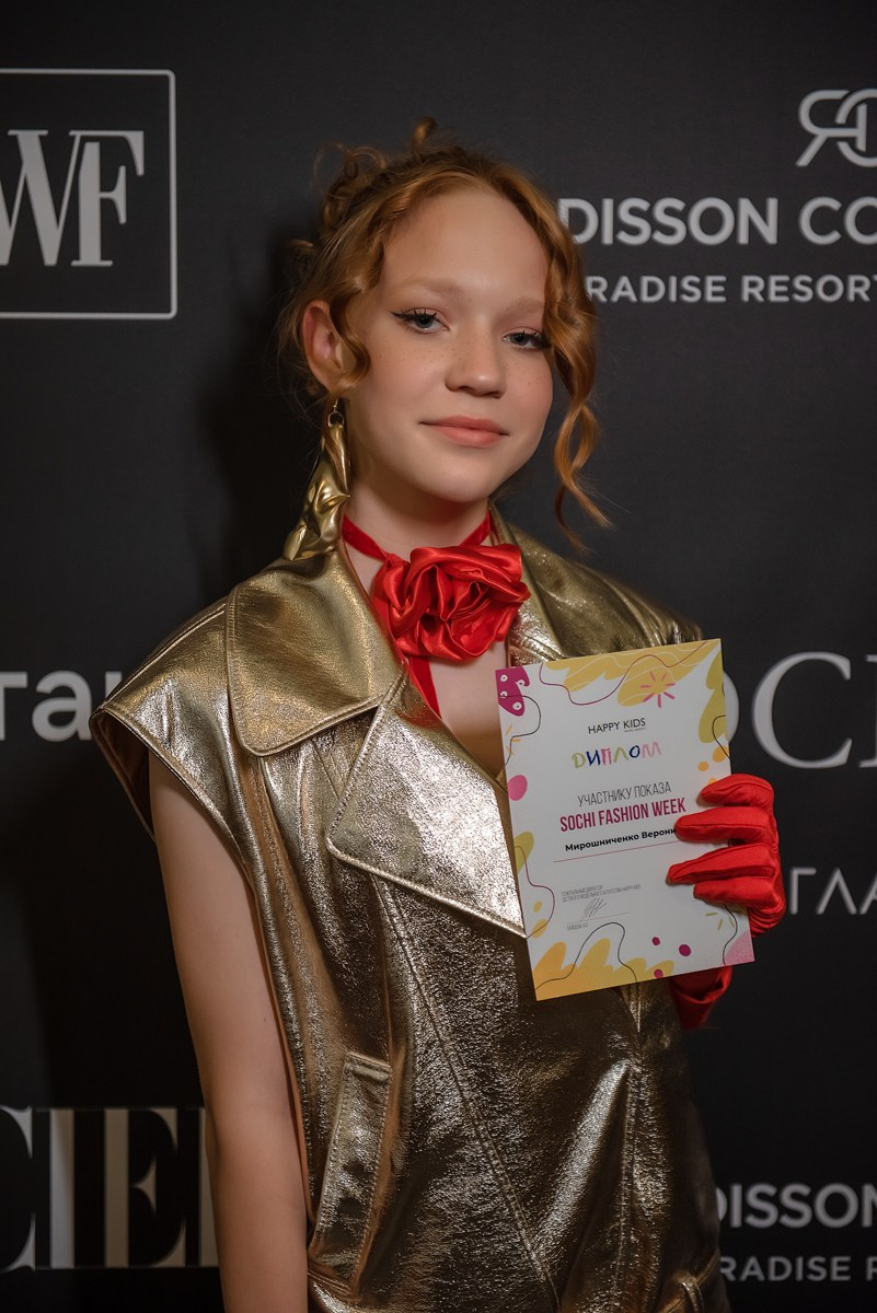 SochiFashionWeek2024 дизайнер Анохина Светлана. Семейный и коммерческий фотограф в Сочи Александр Бодунов