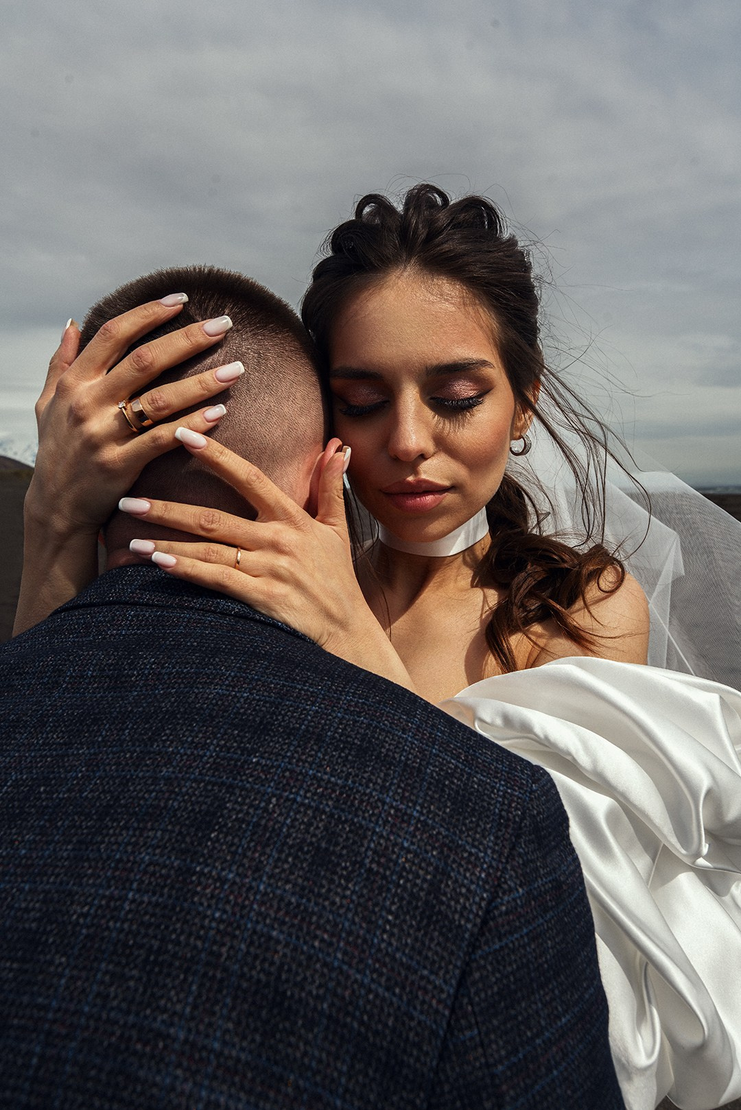 Свадебное фото на фоне Тихого океана Камчатки Петропавловск-Камчатский Pacific Ocean