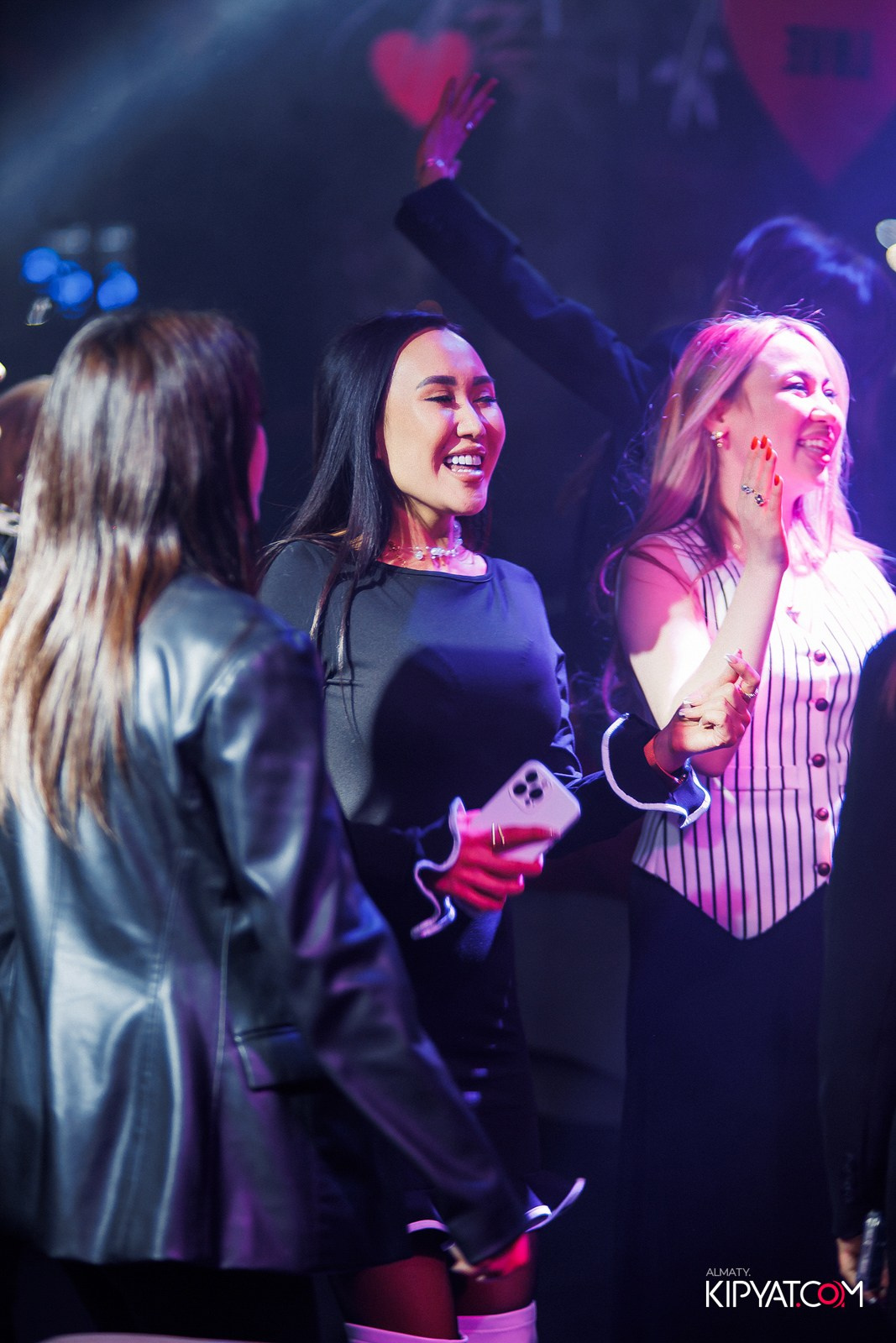 FRIENDS BAR & TERRACE. КИПЯТКОМ АЛМАТЫ!