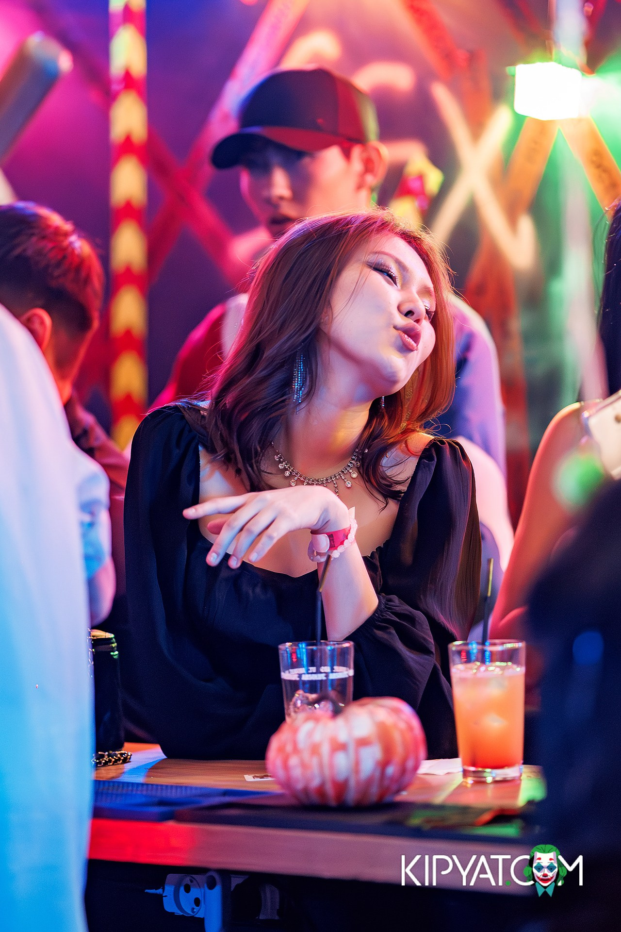 BHB BAR. КИПЯТКОМ АЛМАТЫ!