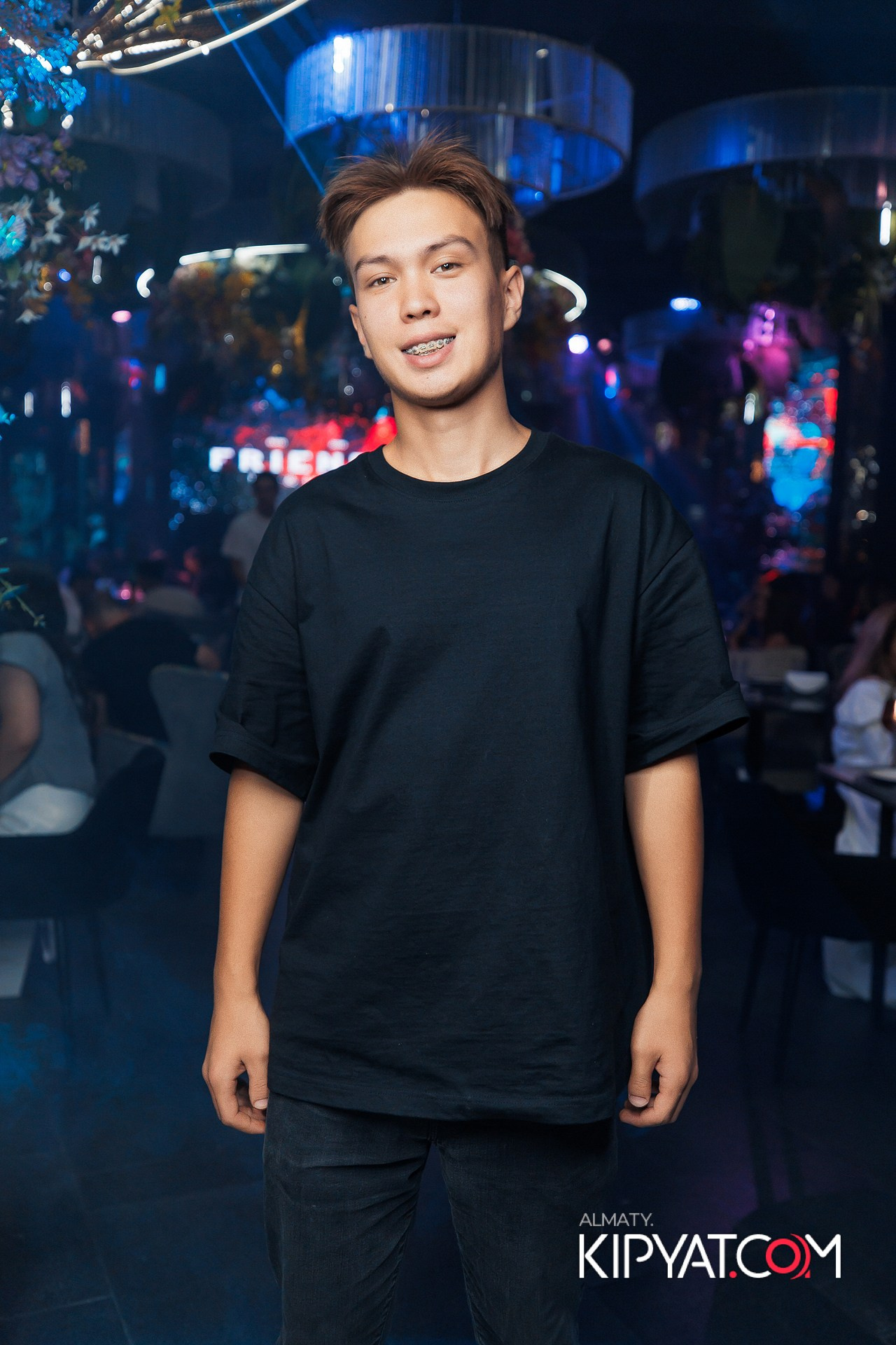 Friends bar & terrace. КИПЯТКОМ АЛМАТЫ!