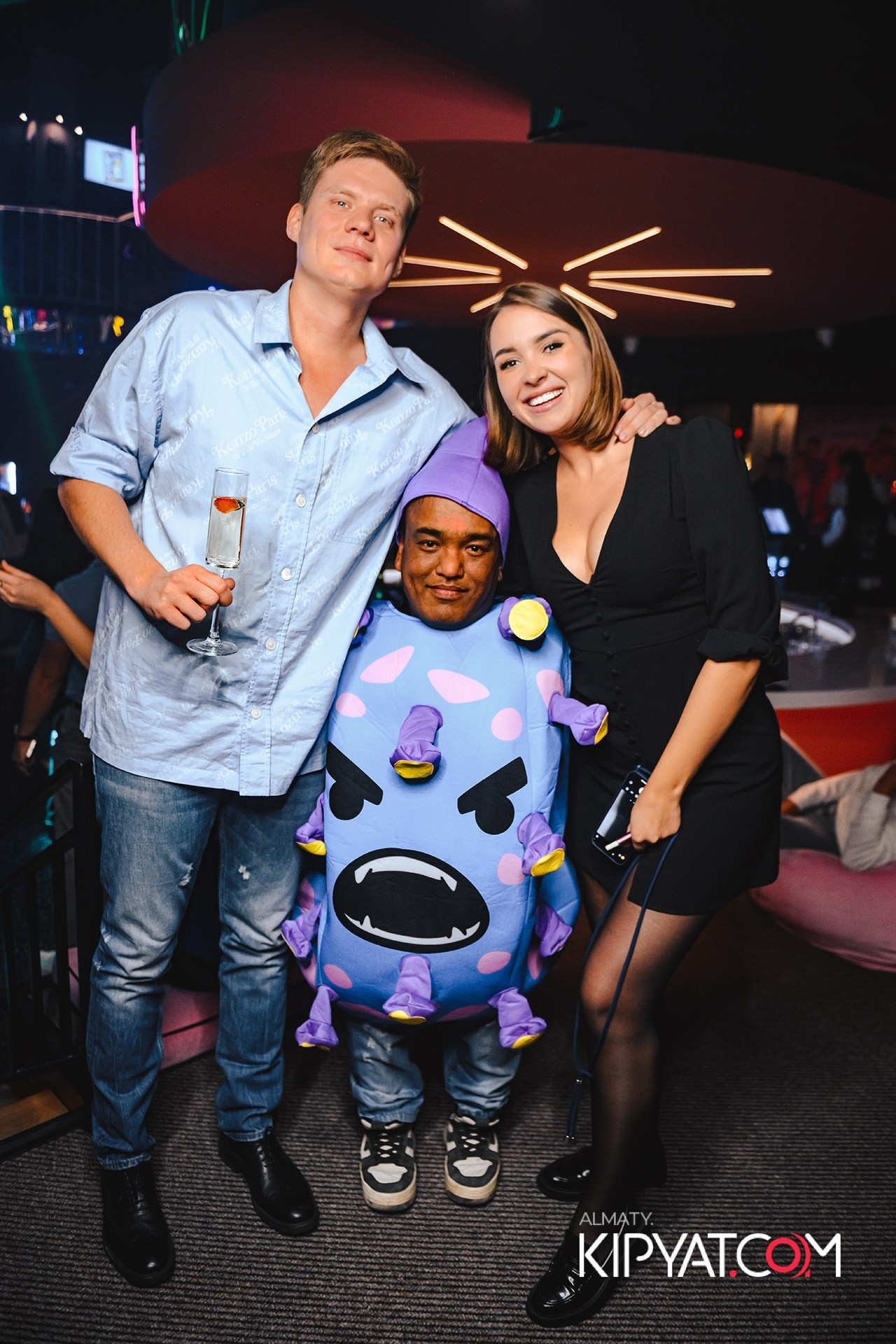 ВЫСТУПЛЕНИЕ ГРУППЫ ВИРУС SANTA BARBARA. КИПЯТКОМ АЛМАТЫ!