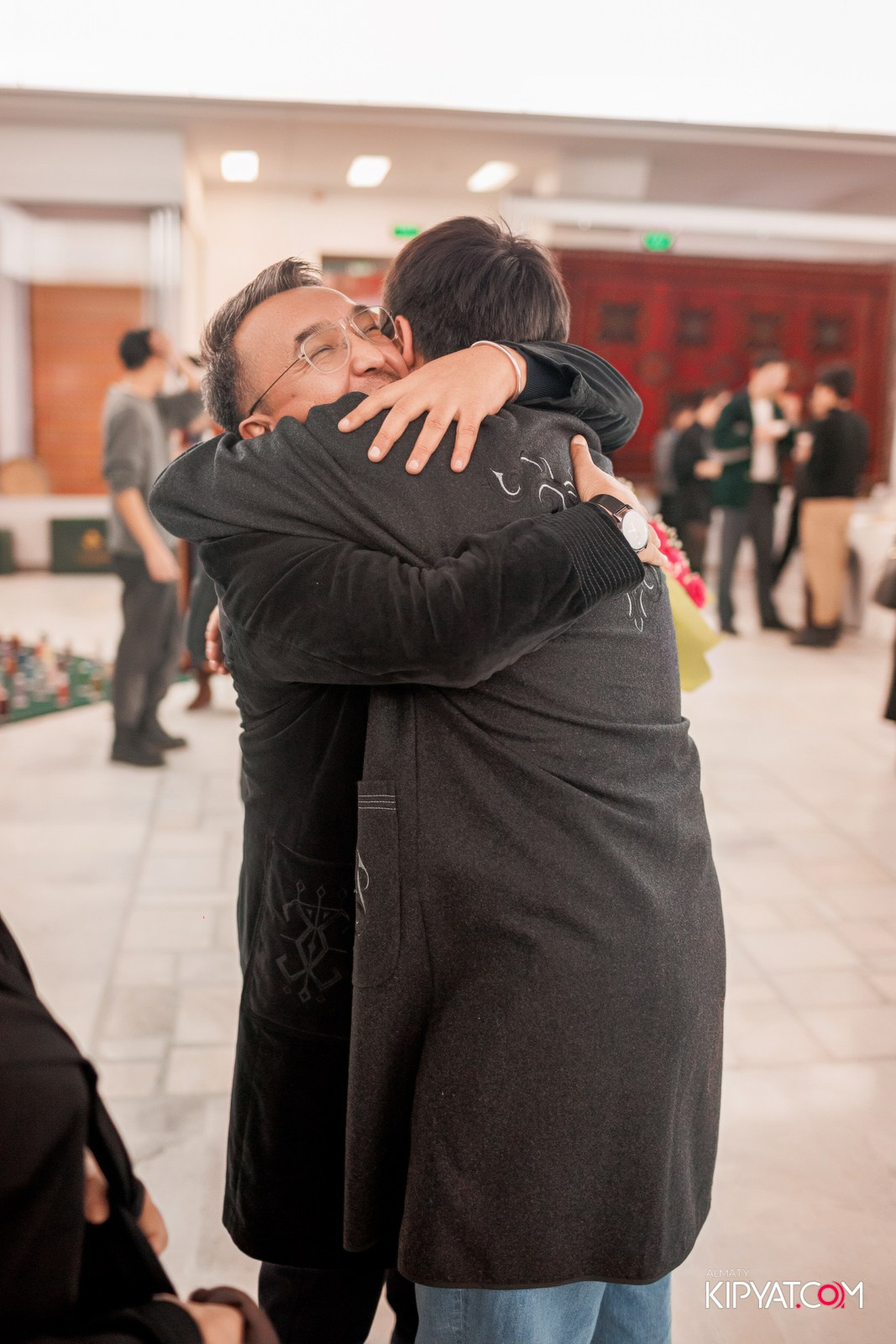 FASHION ПОКАЗ, КАЗАХСКОЙ НАЦИОНАЛЬНОЙ ОДЕЖДЫ. КИПЯТКОМ АЛМАТЫ!