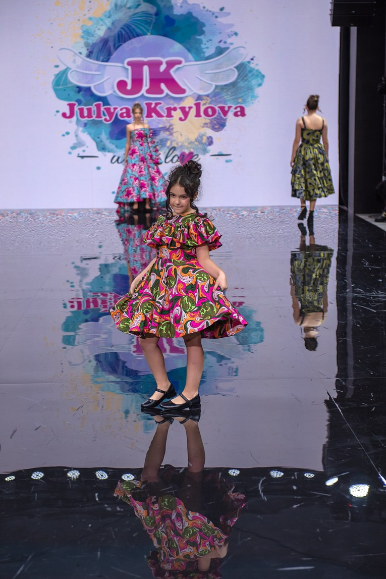 SochiFashionWeek2024 дизайнер Юлия Крылова. Семейный и коммерческий фотограф в Сочи Александр Бодунов