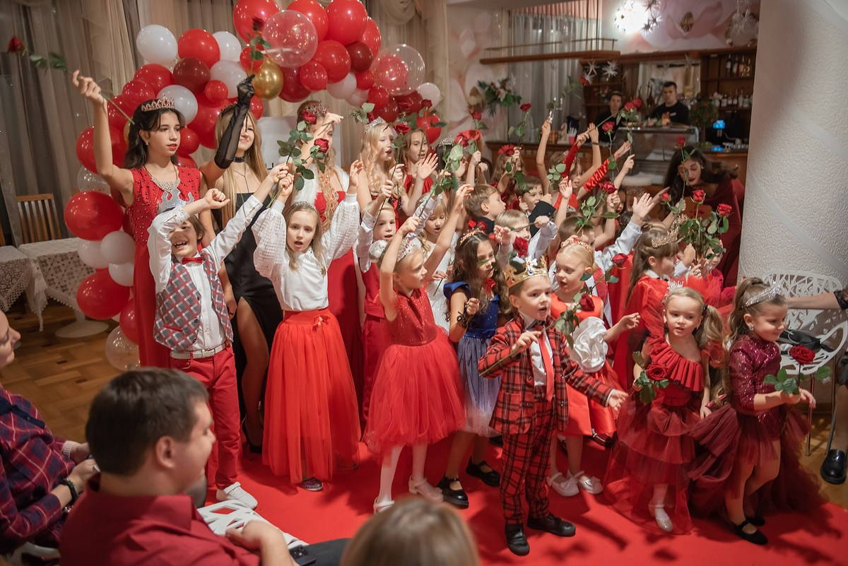 Выпускной в детской школе моделей HAPPYkids 2024. Семейный и коммерческий фотограф в Сочи Александр Бодунов