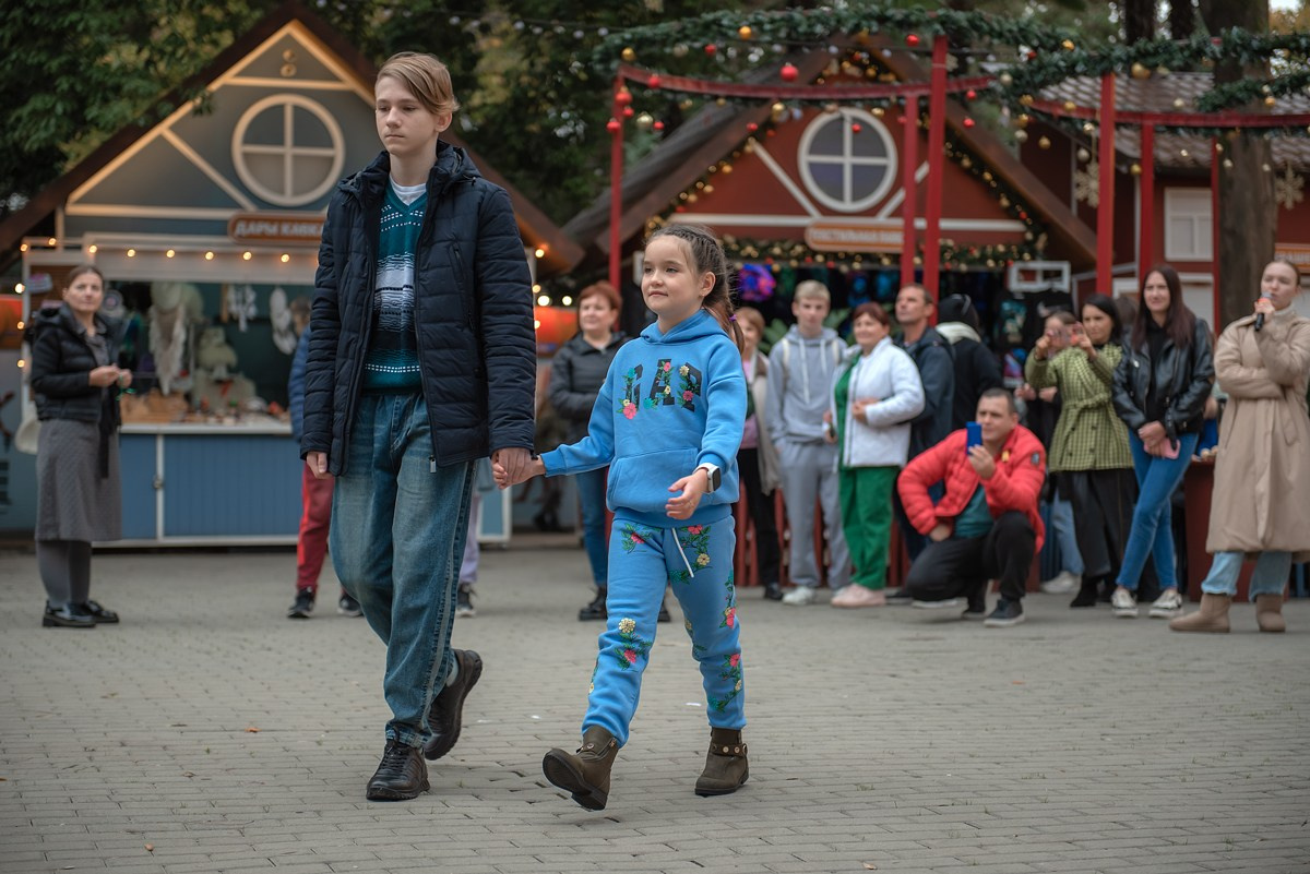 Парк Ривьера дефиле HAPPYkids. Семейный и коммерческий фотограф в Сочи Александр Бодунов