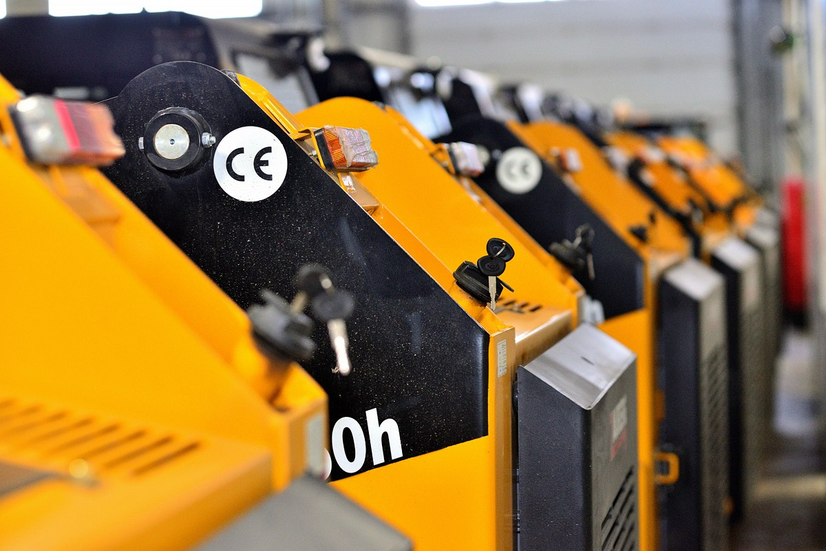 Центр технического обслуживания. Фотограф Сергей Сергеев