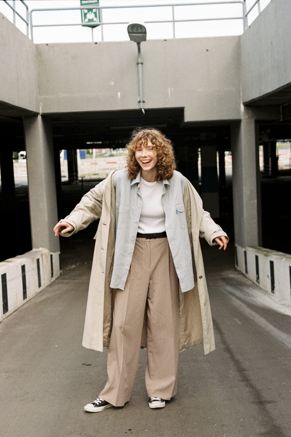 Маша. Съёмка на парковке. Художественная фотография. Фотография на плёнку. Илья Вараксин