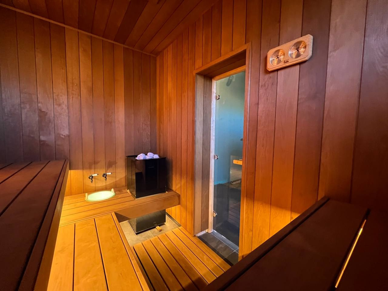 Две сауны в КП Вуоксела на базе Sangens. Полноценный эффект русской бани, достигнутый каменкой на электрической тяге!. SaunaTopMasters