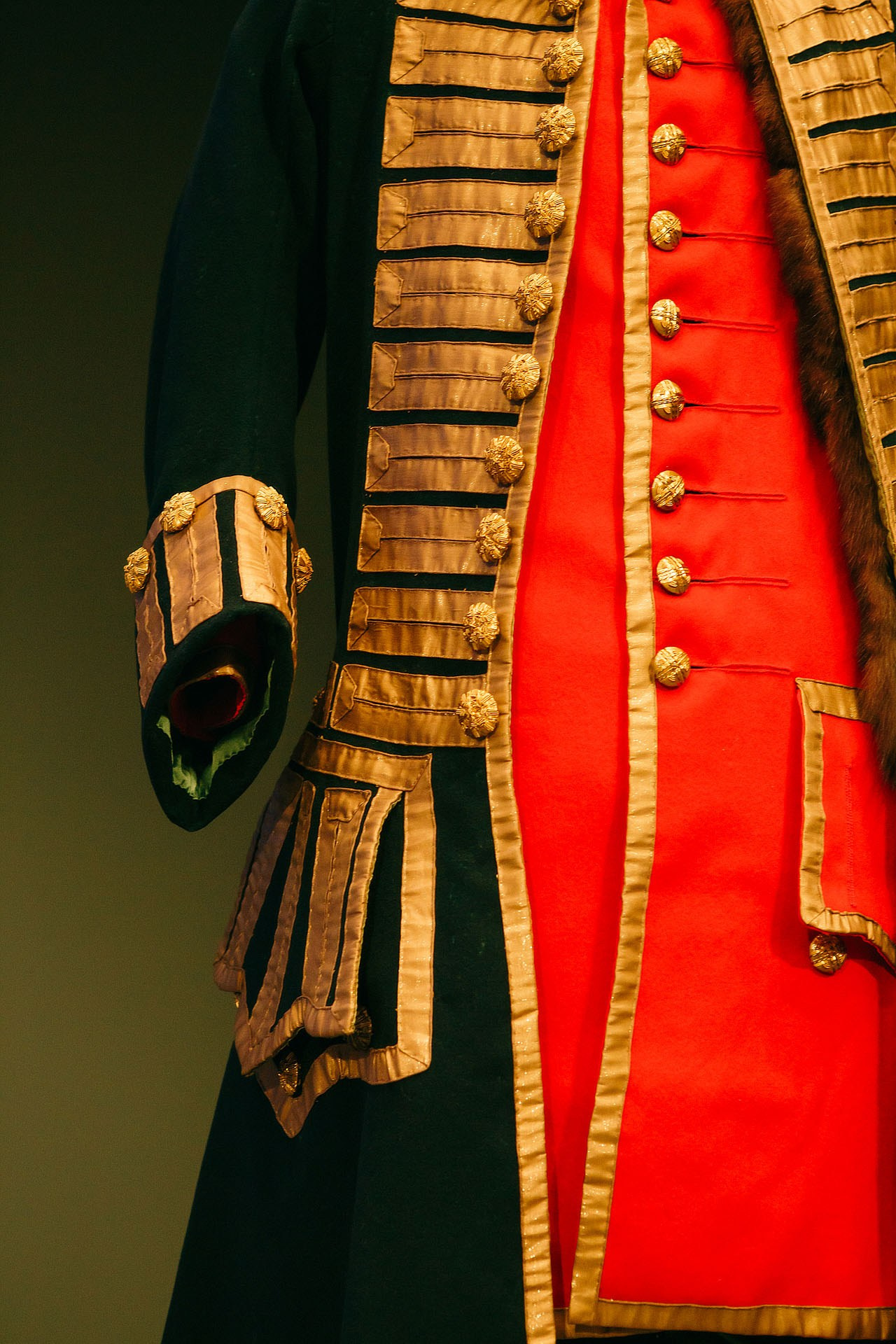 VK | Реставрация костюма Птера Великого. Андрей Цветков — репортажный, свадебный и портретный фотограф в Санкт-Петербурге