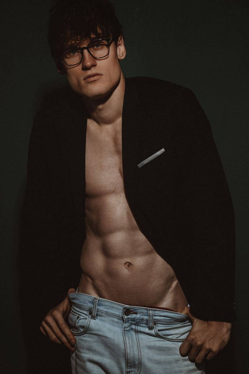 Модель Илья. BostanPhoto. Фото и видеосъемка для маркетплейсов