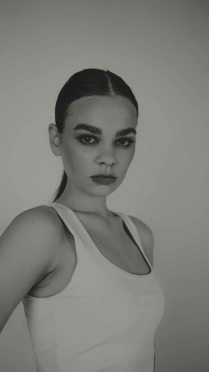 Черно-белая фотосессия на циклораме в фотостудии Новочеркасска «Рафинад». Свадебный фотограф в Ростове-на-Дону. Таинство Крещения и Венчания, семейные фотосессии. Алёна Чёботова