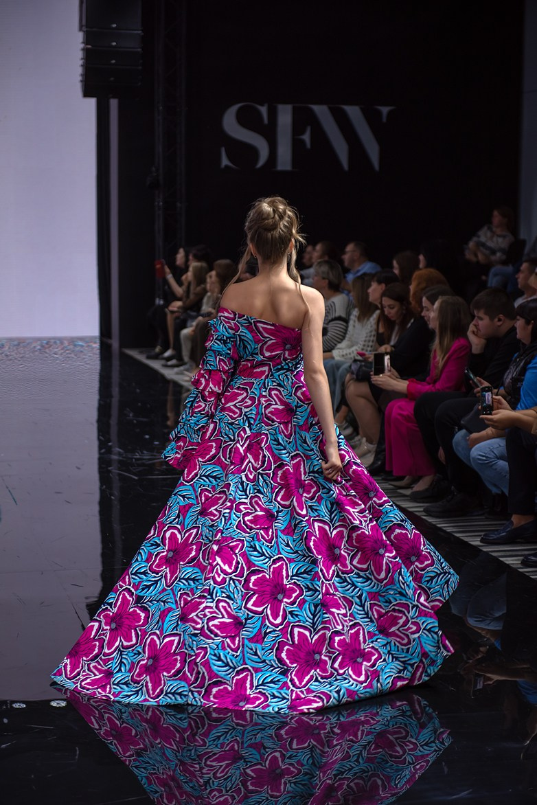 SochiFashionWeek2024 дизайнер Юлия Крылова. Семейный и коммерческий фотограф в Сочи Александр Бодунов
