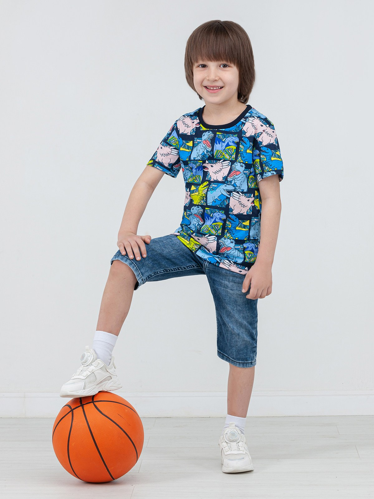 Фотосъемка для Валдберриз детских футболок. Сборные фотосъёмки в Москве. фотосессии одежды.фотограф