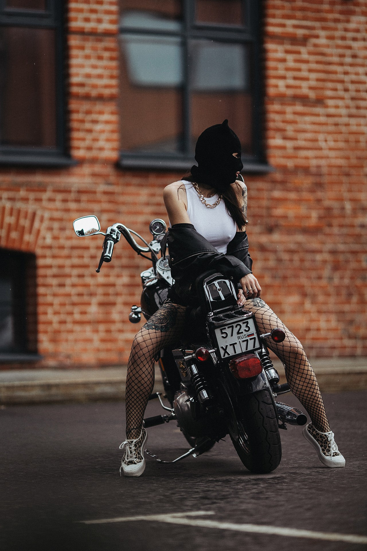 Фотосессия с байком на парковке. Семейный и детский фотограф в Москве Артём Жигурс