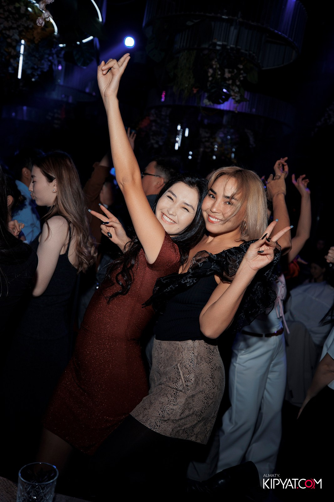 FRIENDS BAR & TERRACE. КИПЯТКОМ АЛМАТЫ!