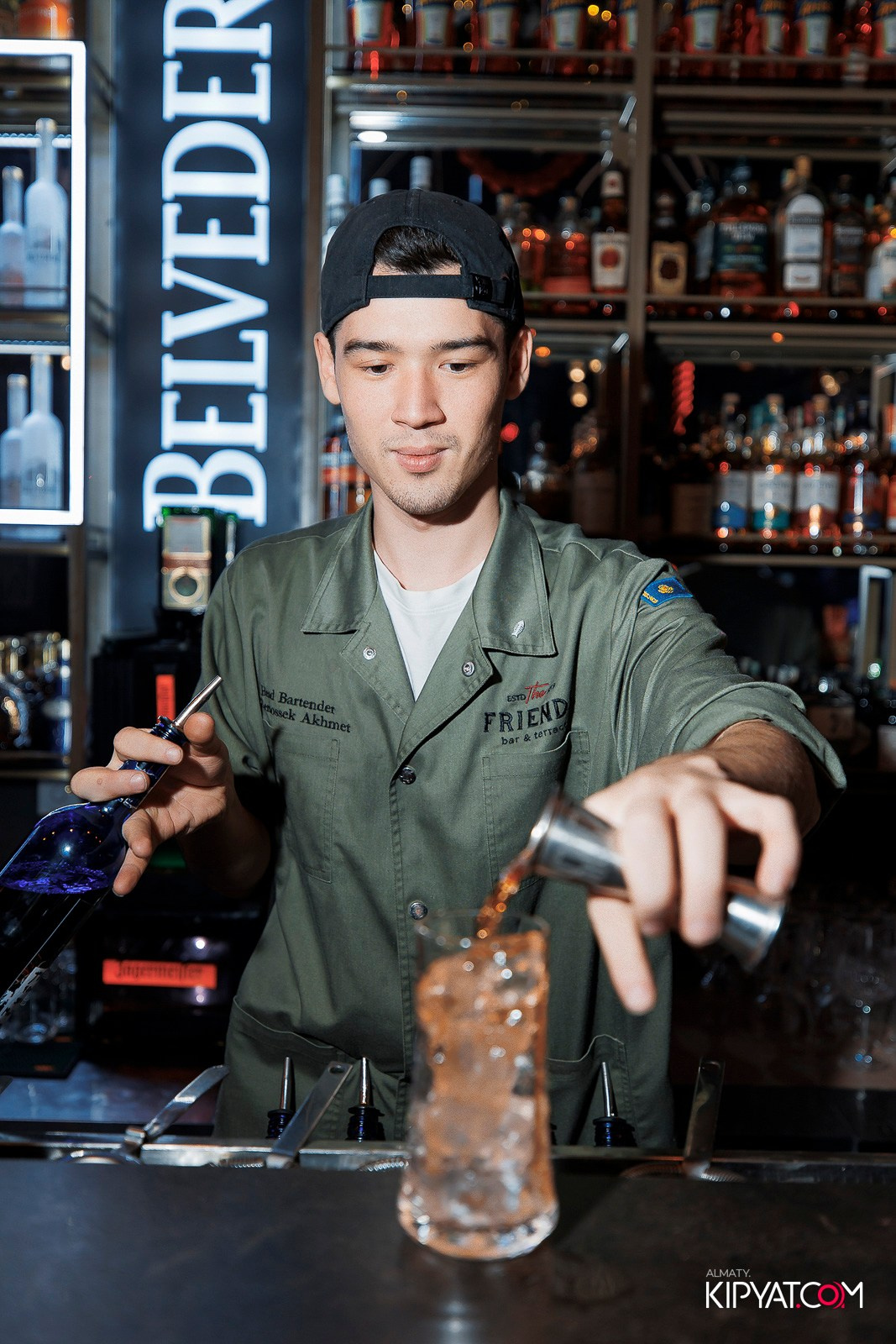 FRIENDS BAR & TERRACE. КИПЯТКОМ АЛМАТЫ! Фотосъемка мероприятий в Алматы