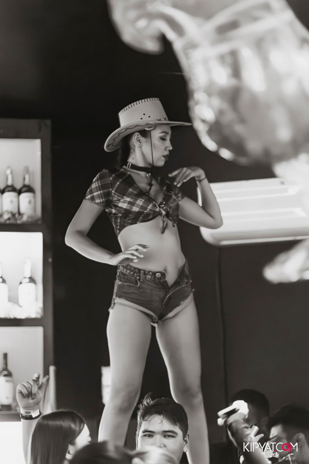 UYAT EMES BAR. КИПЯТКОМ АЛМАТЫ!