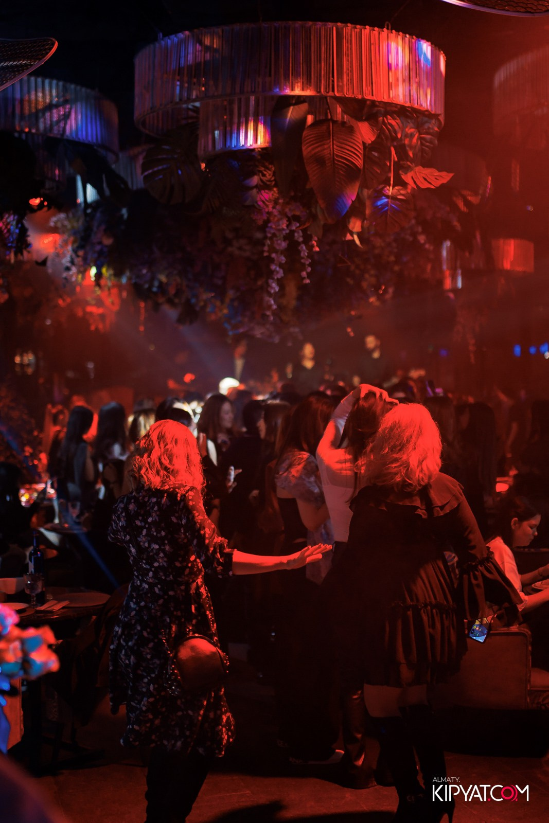 FRIENDS BAR & TERRACE. КИПЯТКОМ АЛМАТЫ!