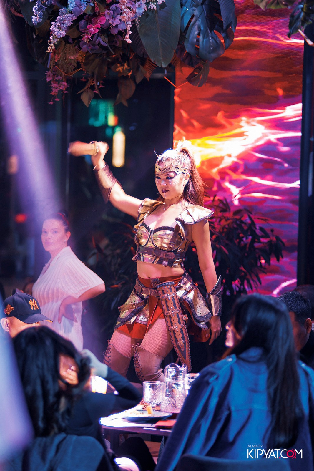 FRIENDS BAR & TERRACE. КИПЯТКОМ АЛМАТЫ!