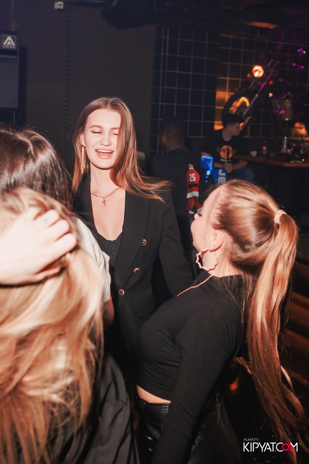 FITNESS ЁЛКА в ночном клубе SANTA BARBARA. КИПЯТКОМ АЛМАТЫ!