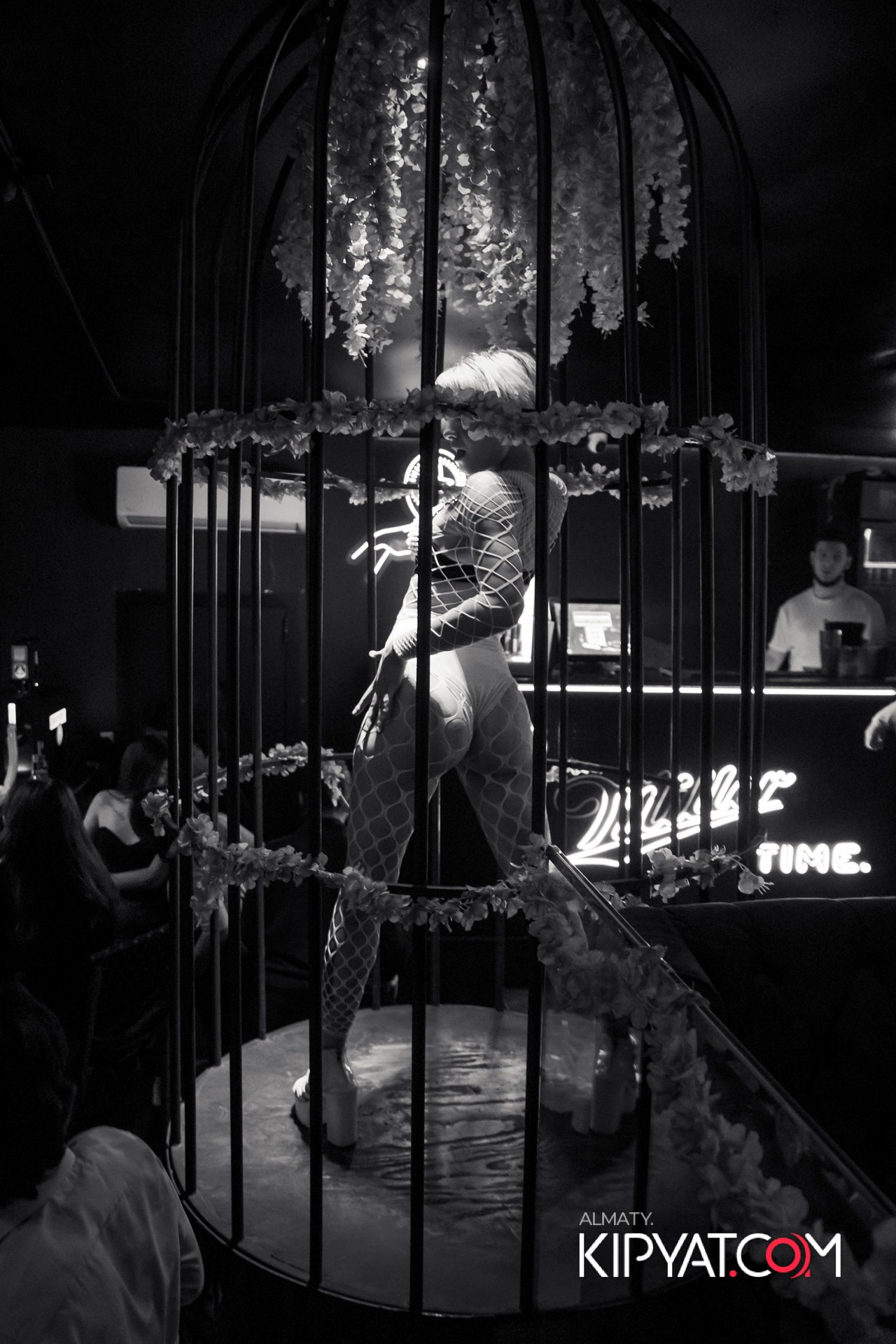 UYAT EMES BAR. КИПЯТКОМ АЛМАТЫ!