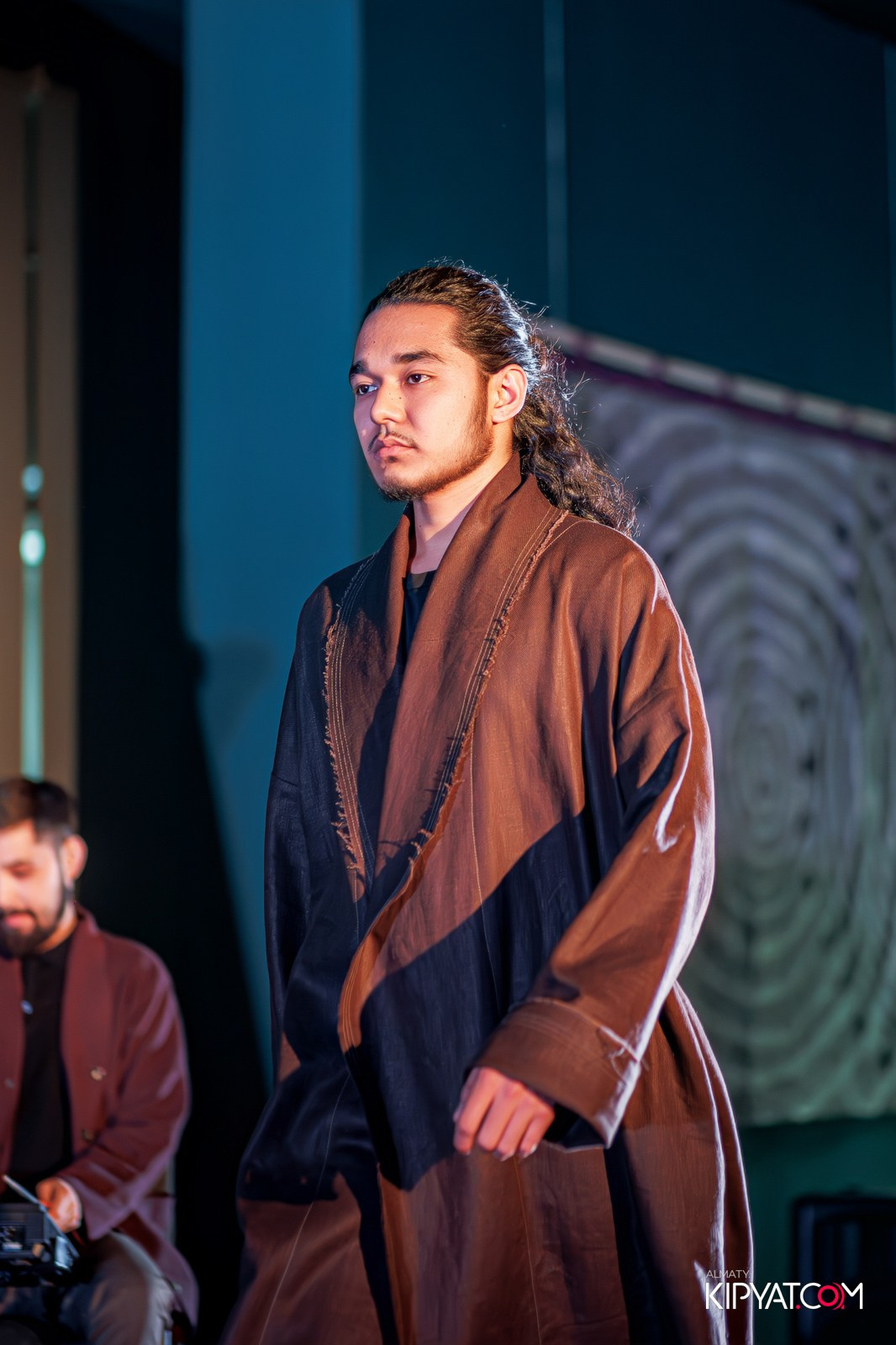 FASHION ПОКАЗ, КАЗАХСКОЙ НАЦИОНАЛЬНОЙ ОДЕЖДЫ. КИПЯТКОМ АЛМАТЫ!