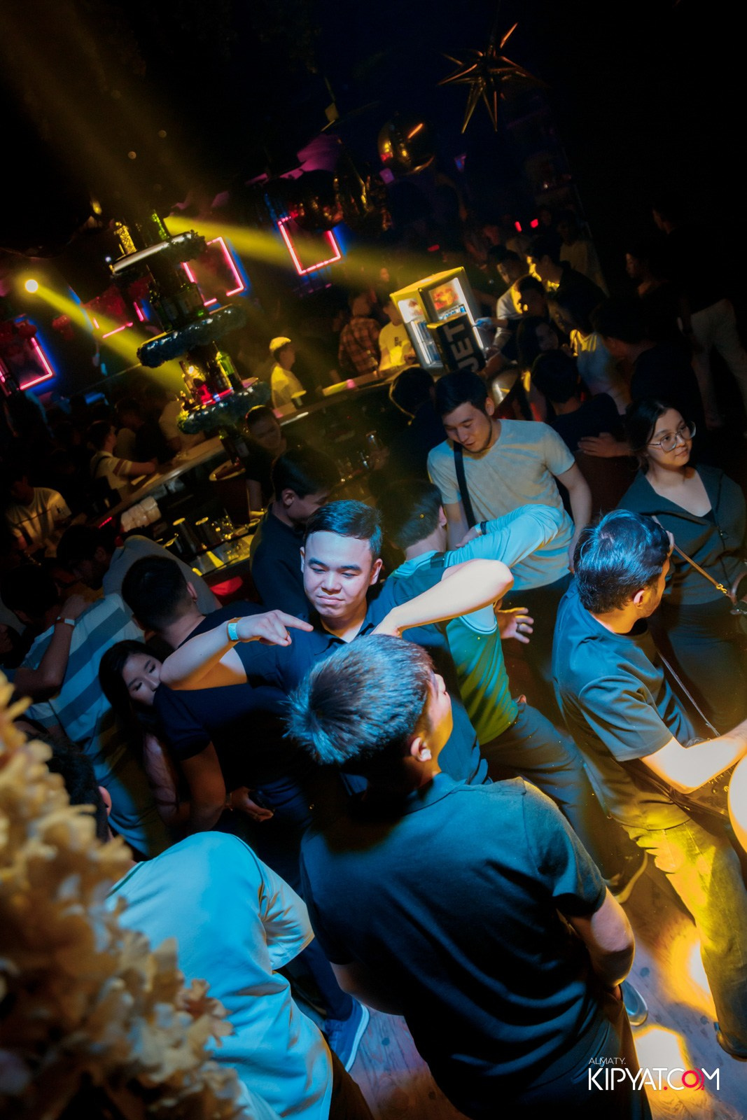 UYAT EMES BAR. КИПЯТКОМ АЛМАТЫ!