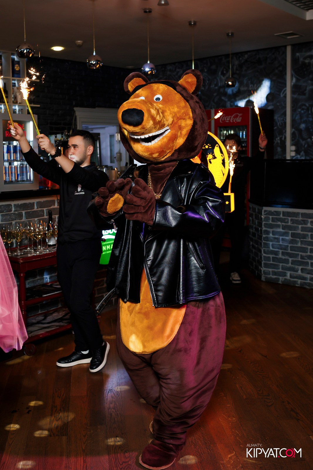 УХО И МЕДВЕДЬ НА КУРМАНГАЗЫ. КИПЯТКОМ АЛМАТЫ! Фотосъемка мероприятий в Алматы