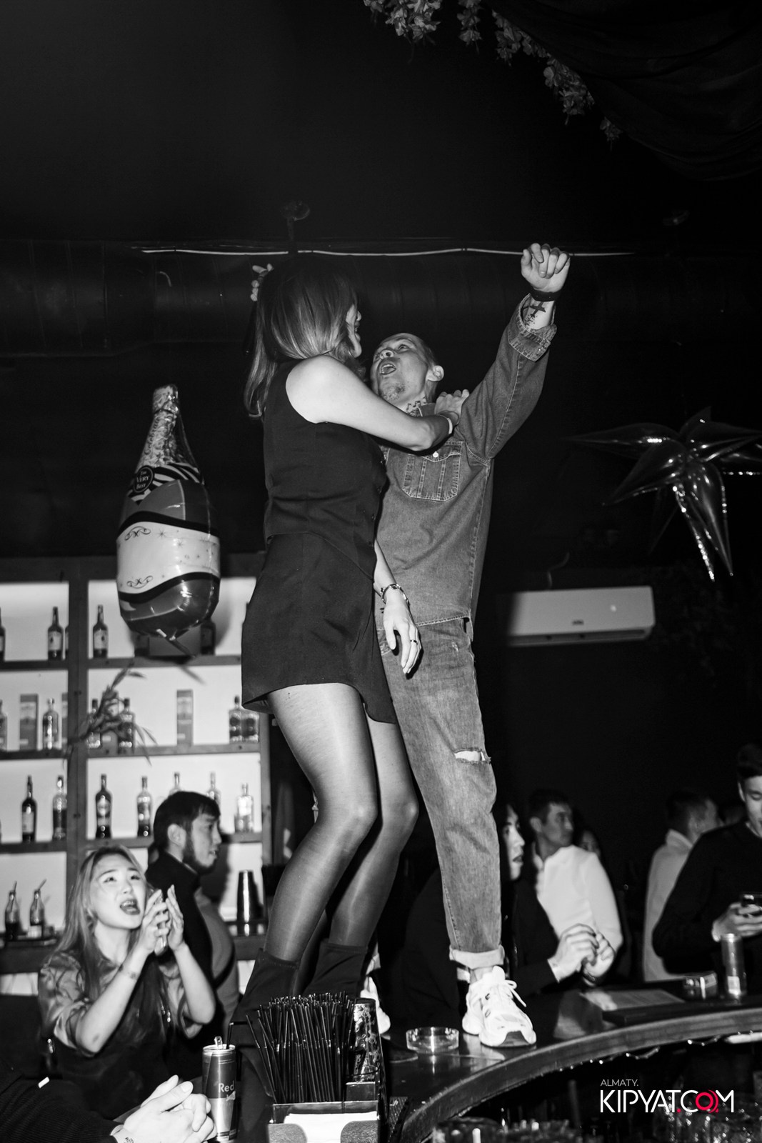 UYAT EMES BAR. КИПЯТКОМ АЛМАТЫ!