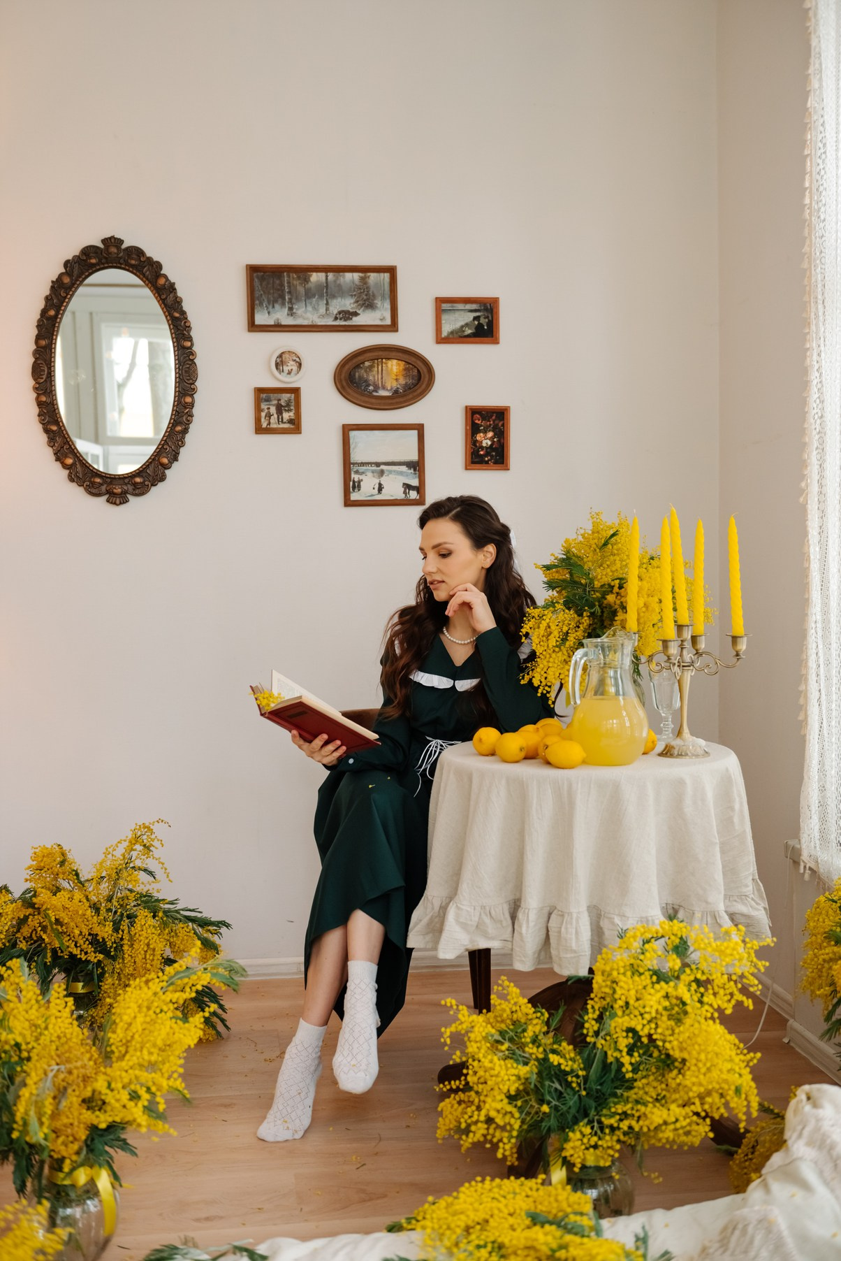 Анастасия с мимозой. Свадебный и сеейный фотограф в Санкт-Петербурге Елена Худякова