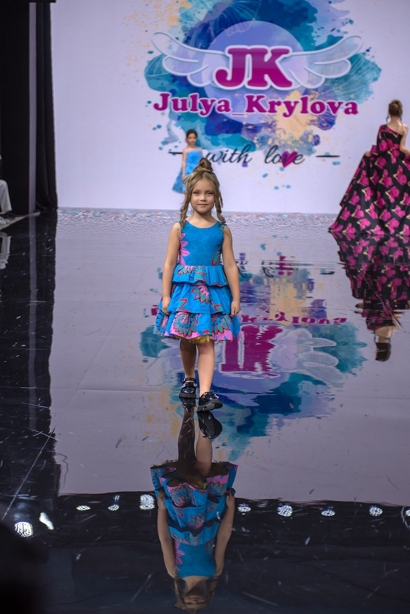 SochiFashionWeek2024 дизайнер Юлия Крылова. Семейный и коммерческий фотограф в Сочи Александр Бодунов