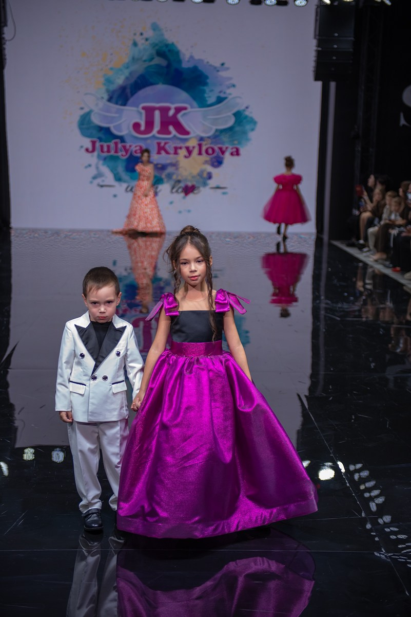 SochiFashionWeek2024 дизайнер Юлия Крылова. Семейный и коммерческий фотограф в Сочи Александр Бодунов
