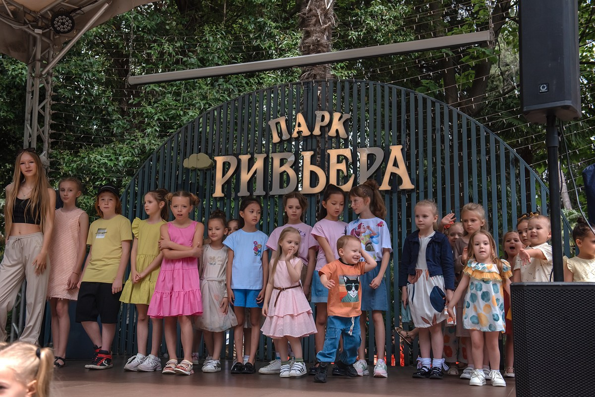 Парк Ривьера дефиле HAPPYkids. Семейный и коммерческий фотограф в Сочи Александр Бодунов