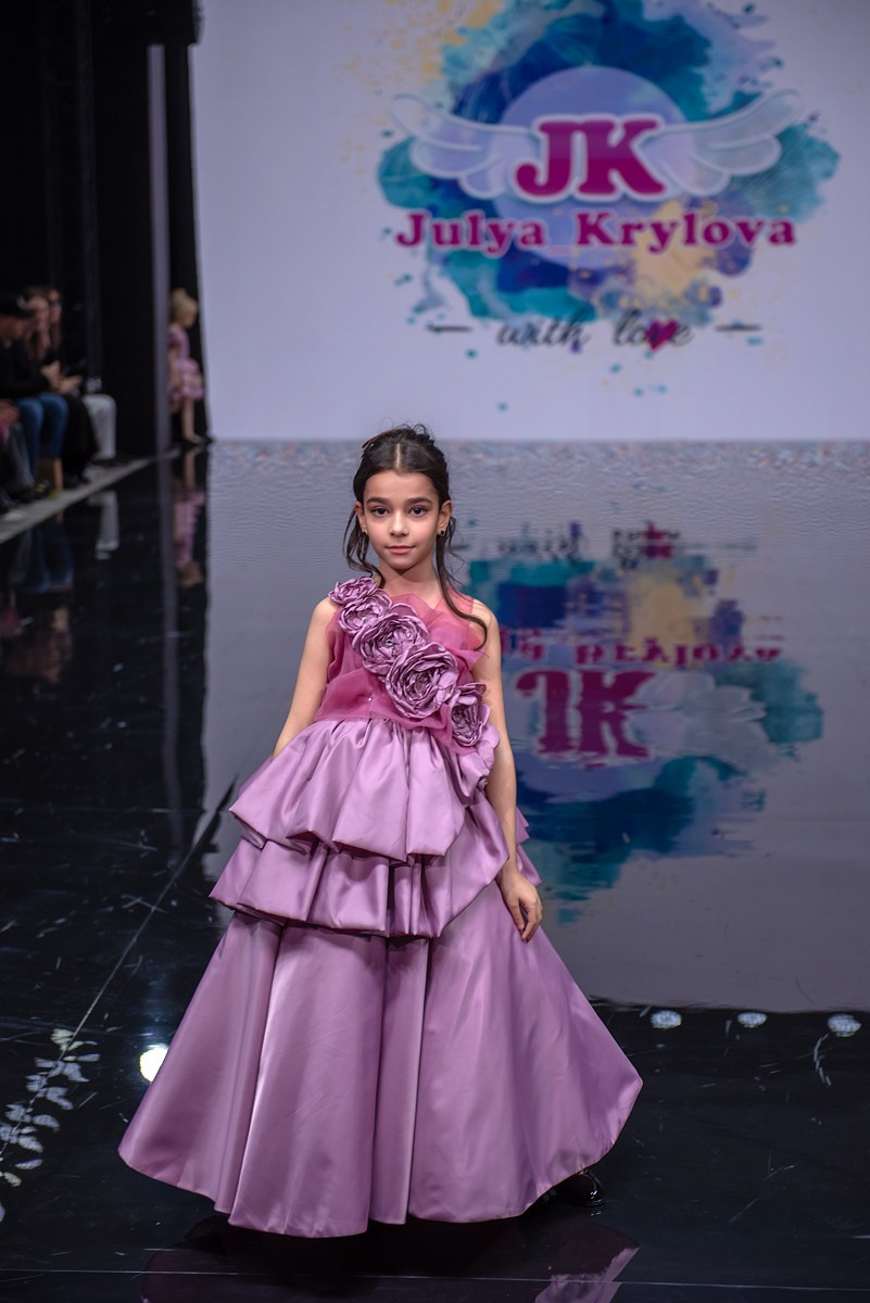 SochiFashionWeek2024 дизайнер Юлия Крылова. Семейный и коммерческий фотограф в Сочи Александр Бодунов